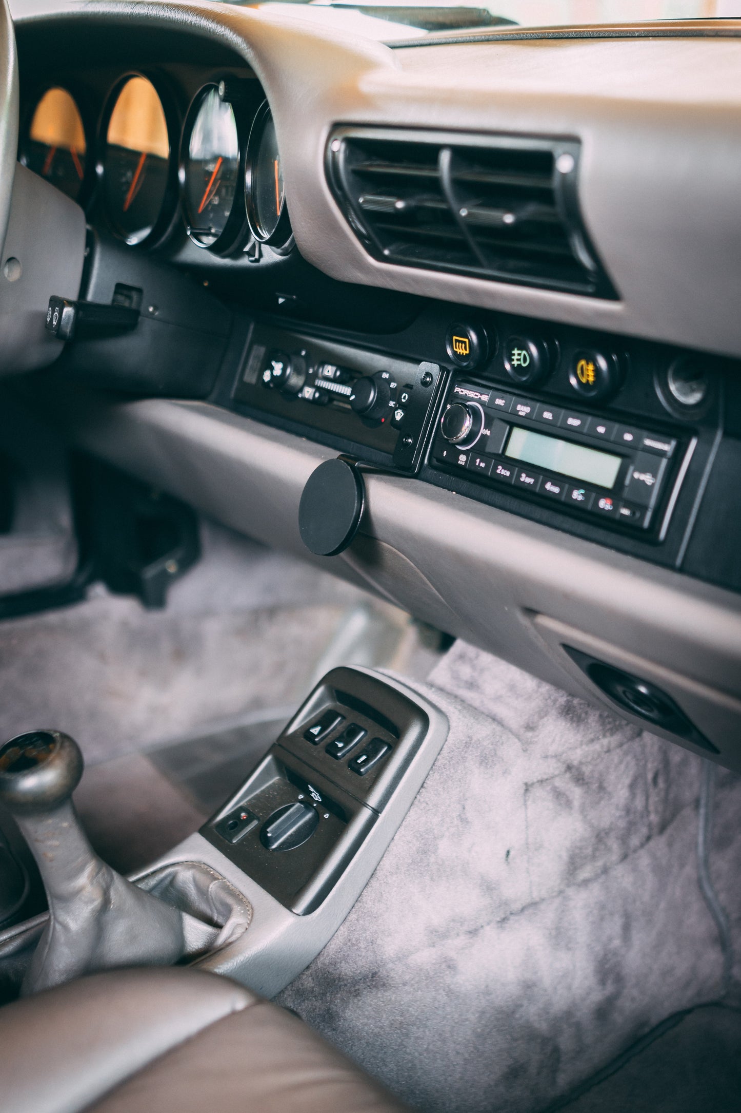 Classic mobile phone holder for Porsche 964, 993