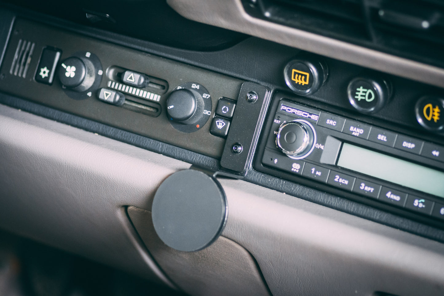 Classic mobile phone holder for Porsche 964, 993